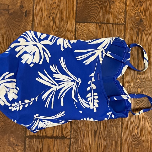 Sea level swimsuit - Picture 2 of 4